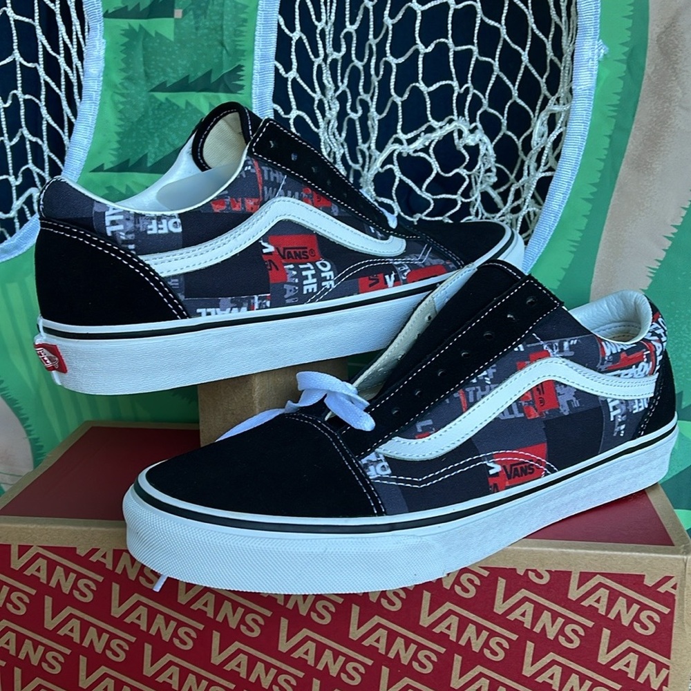 Vans WMNS Old Skool
(Packing Tape) Black/Red/
VN0A4U3BWZ4
Sneakers